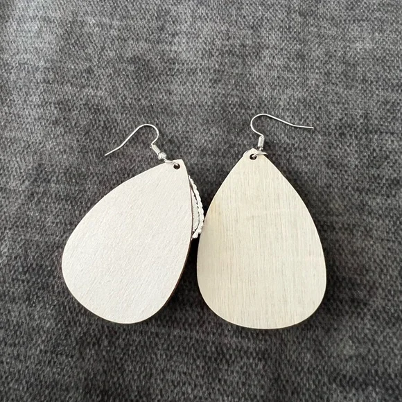 Aztec Pattern Wooden Earrings with Vintage Silver Faux Turquoise Stone NEW - Picture 4 of 4